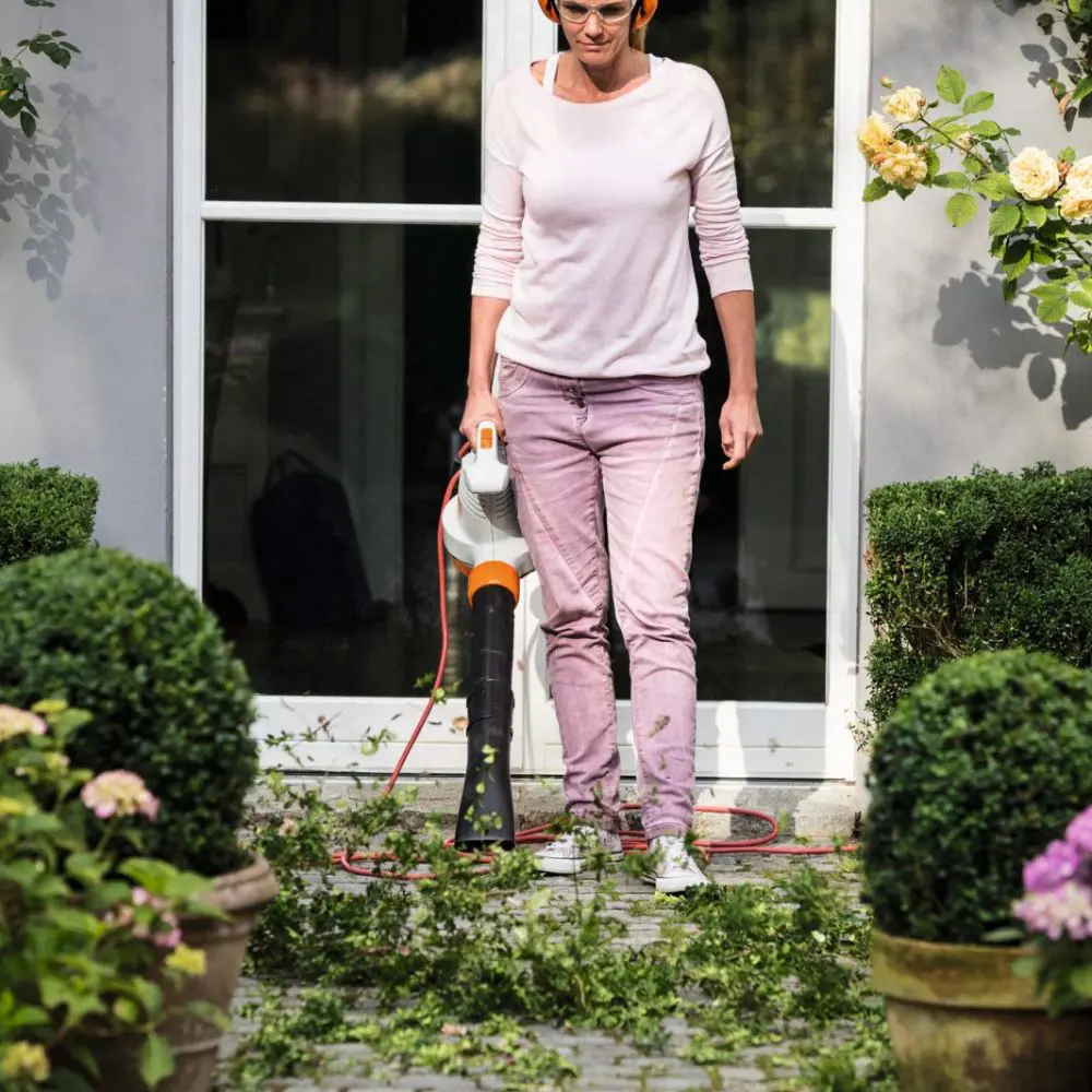 STIHL BGE 71 Electric Handheld Leaf Blower - Image 2