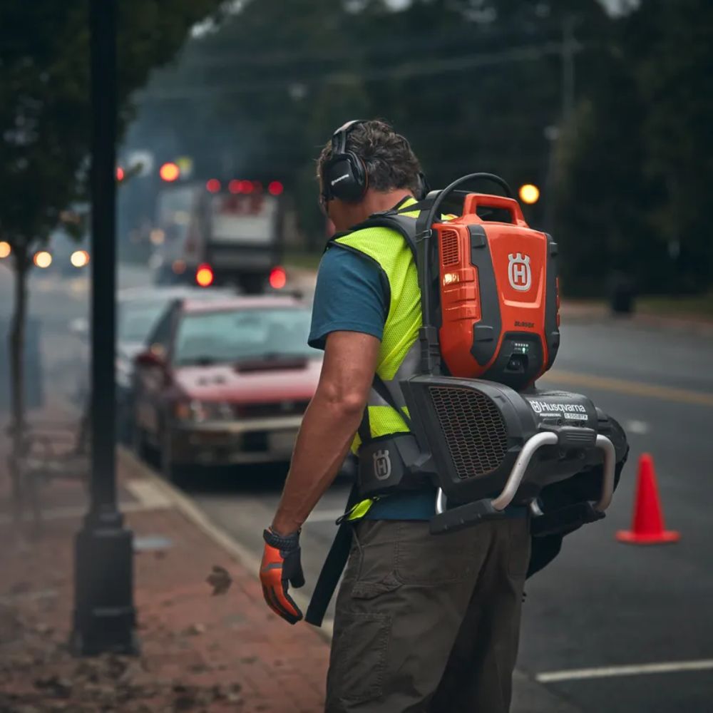HUSQVARNA 550iBTX Cordless Backpack Leaf Blower (Shell Only) - Image 3