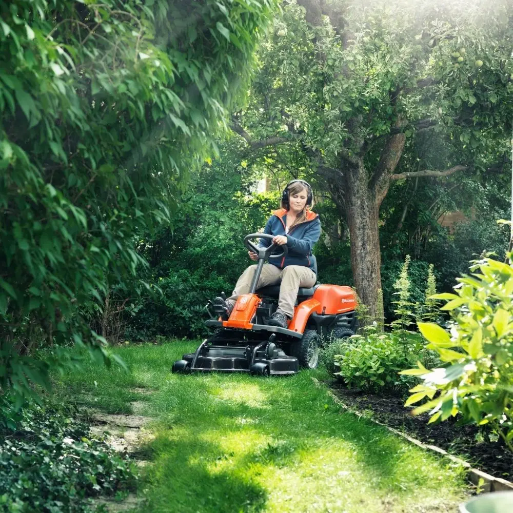 HUSQVARNA R 112C Petrol Compact Rider - Image 4