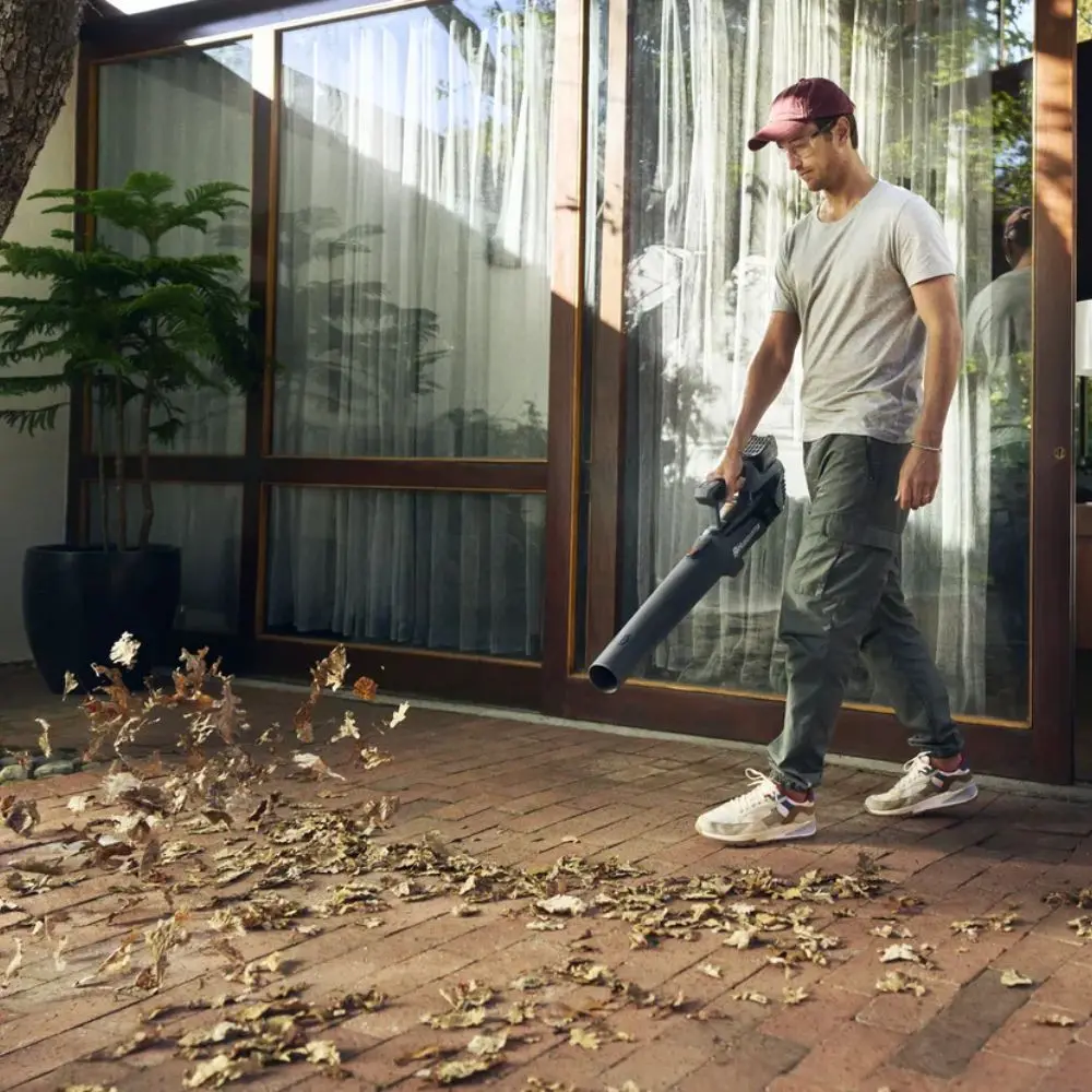 HUSQVARNA Aspire™ B8X-P4A Cordless Handheld Leaf Blower (Kit) - Image 2