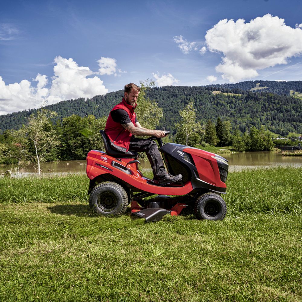 AL-KO Comfort T15-93.3 HDS-A Petrol Side Discharge Lawn Tractor - Image 5