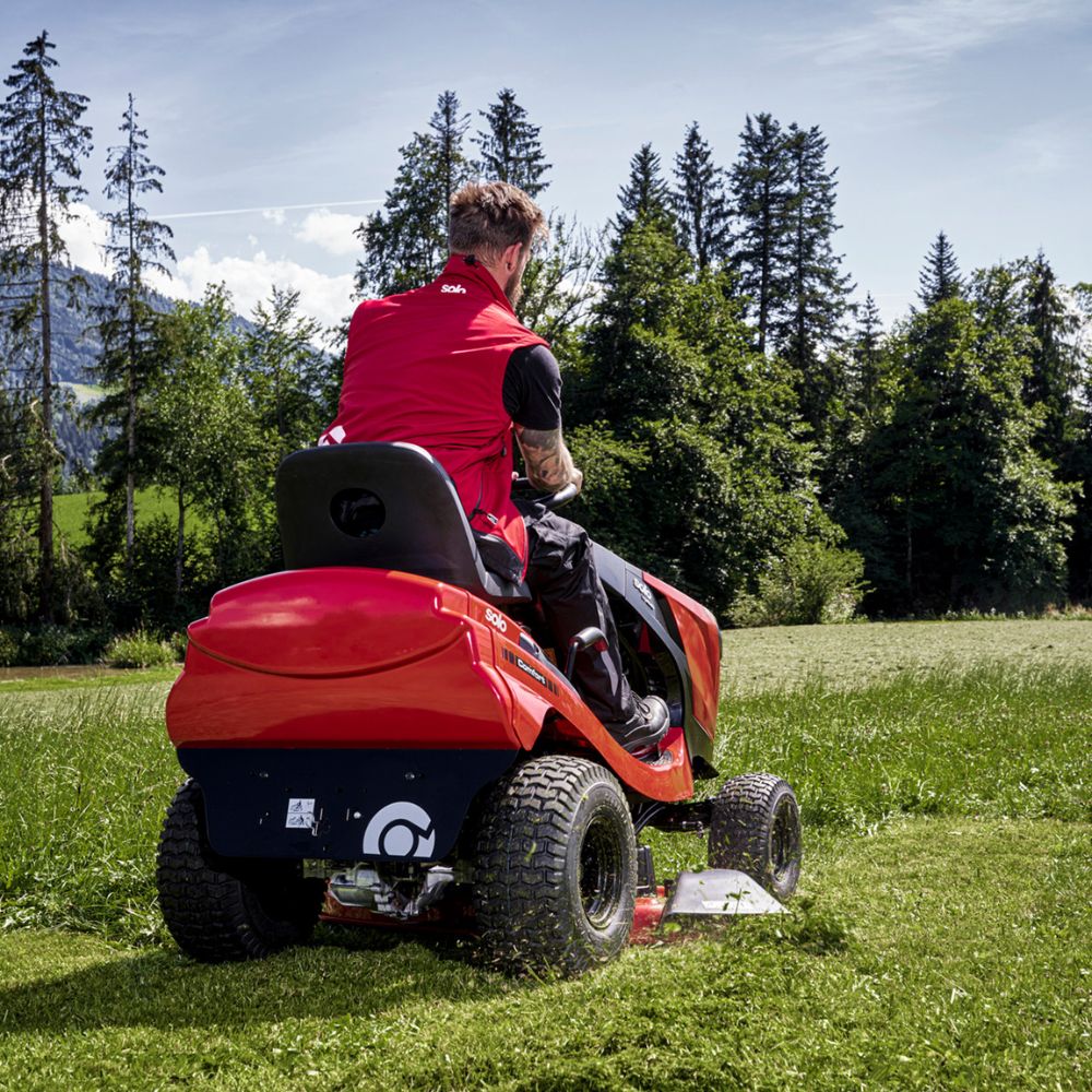 AL-KO Comfort T15-93.3 HDS-A Petrol Side Discharge Lawn Tractor - Image 6