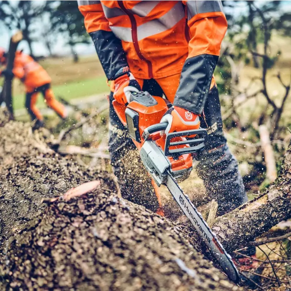HUSQVARNA 542i XP Battery Chainsaw (Shell Only) - Image 2