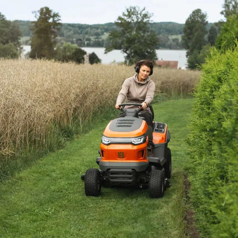 HUSQVARNA TS 215T Petrol Garden Tractor - Image 4