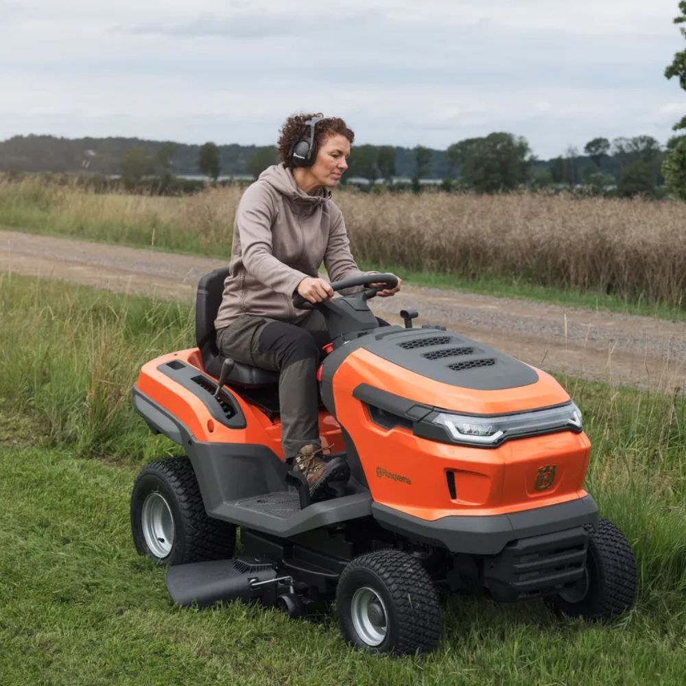 HUSQVARNA TS 215T Petrol Garden Tractor - Image 5