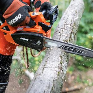 someone using an Echo DCS-2500T Chainsaw to cut a log
