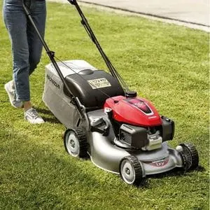 someone mowing a lawn with the self-propelled Honda Izy HRG 466 SK Petrol Lawnmower